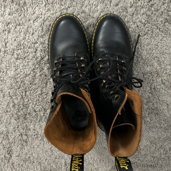 DR MARTENS LEONA PLATFORM BOOTS - Picture 4 of 7